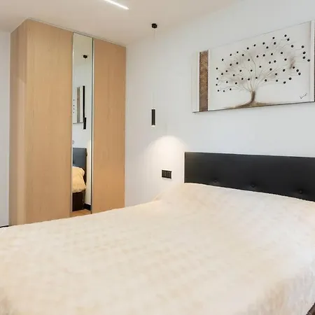 Modern & Cozy Flat With Tennis Court *
