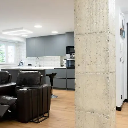 Appartamento Modern & Cozy Flat With Tennis Court
