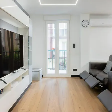 Modern & Cozy Flat With Tennis Court
