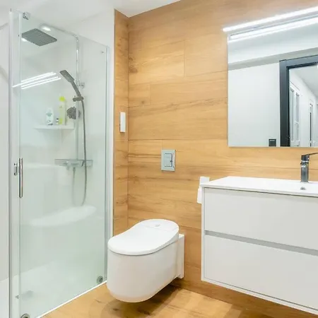 Modern & Cozy Flat With Tennis Court